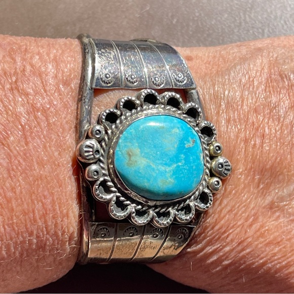 LARGE Navajo Signed Oval Turquoise Sterling Silver Vintage Cuff Bracelet - Picture 4 of 9